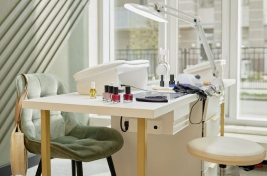 フリーランスネイリストの始め方と成功のコツ｜必要な準備・開業資金・収入アップ術まとめ