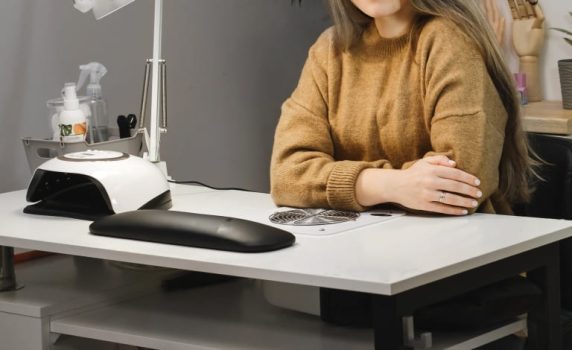 フリーランスネイリストのリスクと安定化のコツ