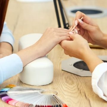独学でもネイリストになれる？ネイル資格取得は可能？独学のメリット・デメリットとは