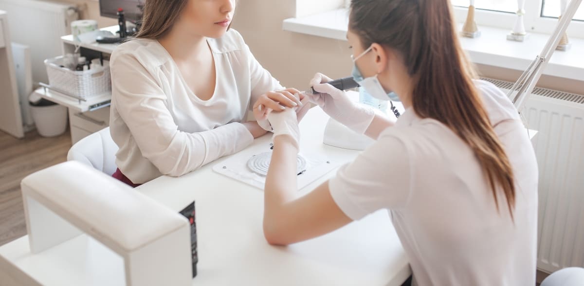 自宅ネイルサロン開業ガイド｜メリット・デメリット・開業届・必要資格