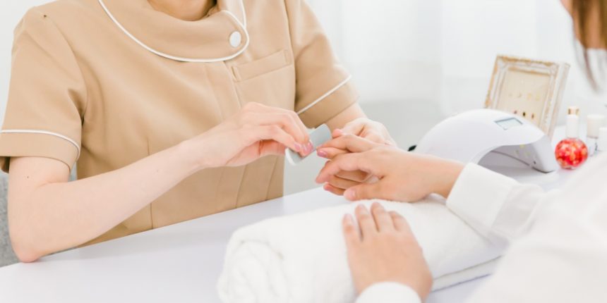 業務委託ネイリストのメリットと注意点｜働き方の種類・収入相場・契約の流れを解説